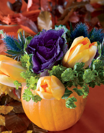 Pumpkin vase table decoration Here is a simple and inexpensive Thanksgiving