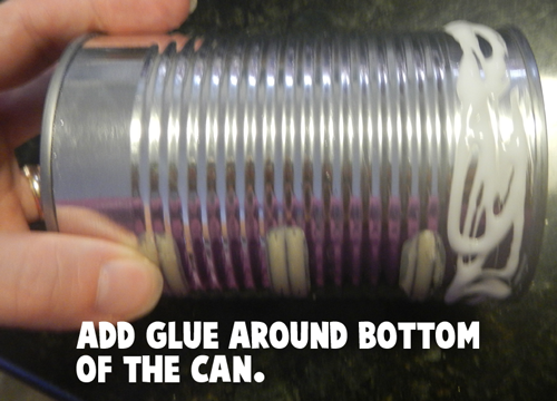  Add glue around bottom of the can.