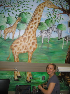 wonder giraffe in zoo mural painted by tania course