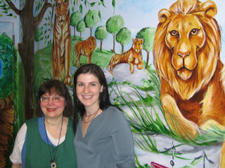 Didi and Courtney - Child Life Specialist of Mt. Sinai, in front of Zoo Mural Donated by Artists Helping Children Volunteers / Artists